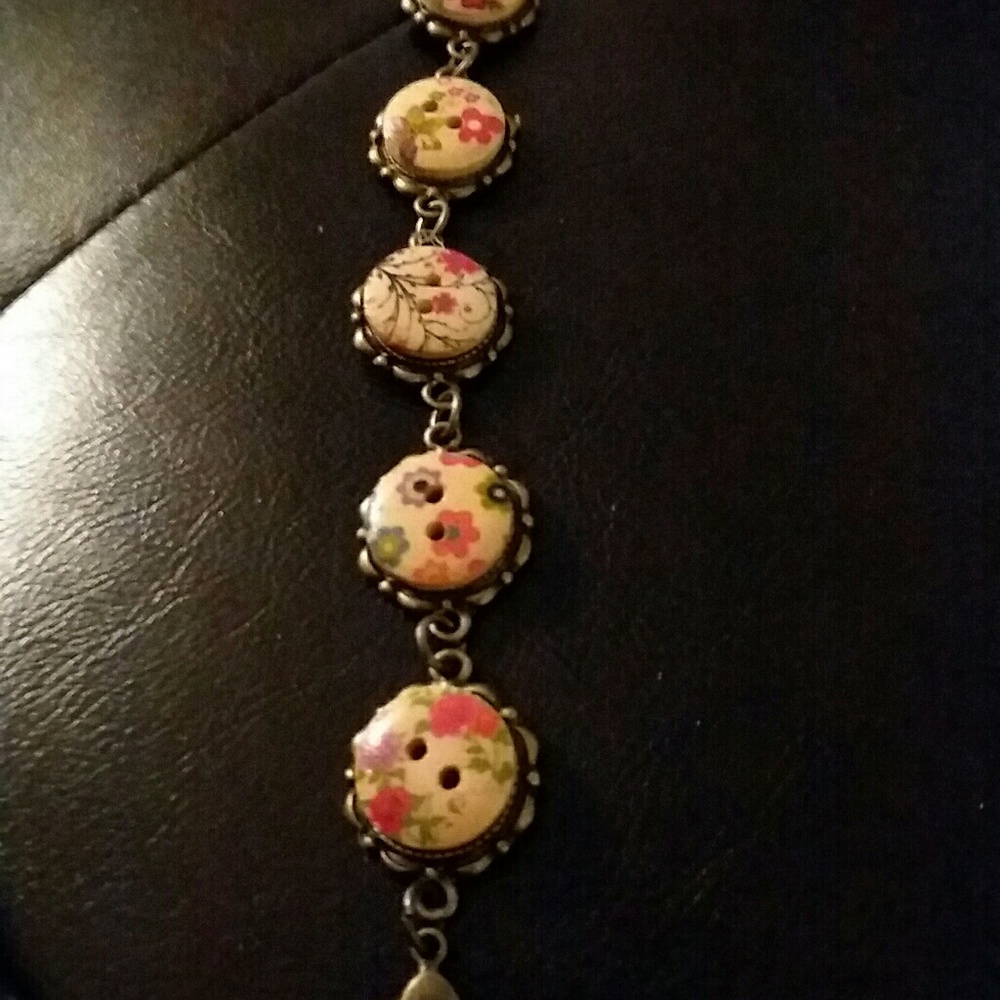 Adorable Button Bracelet - Picture 2 of 4